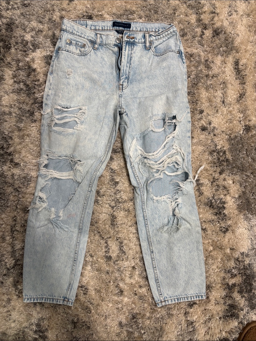Aeropostale Light Wash Distressed Women’s Jeans